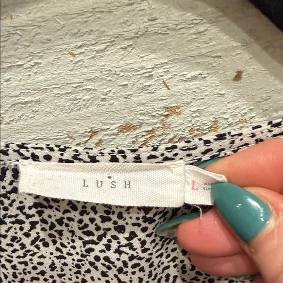 Lush Black and White Patterned Wrap Blouse - Picture 3 of 8